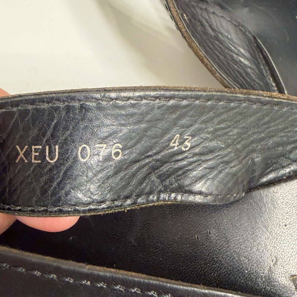 Giorgio Armani Black Leather Flip-Flops - Picture 2 of 6